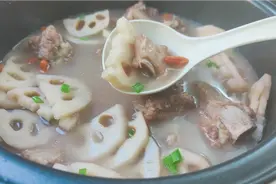 莲藕排骨汤，记住不要直接炖，教你正确做法，莲藕软糯不发黑营养视频封面