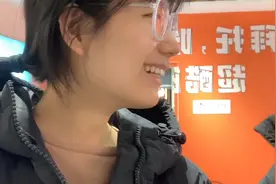 女友才一天不见，男友见面就要亲亲抱抱，这难道就是小别胜新婚？视频封面