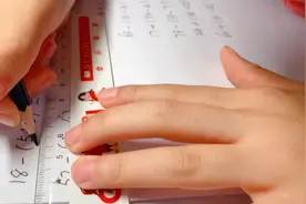 小括号20题练习（一年级数学下册）看看哪道题粗心了？猜猜看视频封面