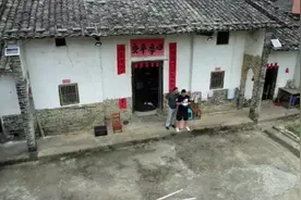 有房子的地方不一定叫家，有亲人的地方才叫家，我的故乡。视频封面
