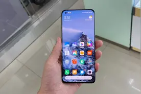 2K屏幕+高通骁龙888，小米11Pro上手体验：120Hz高刷屏+5000电池视频封面