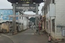 元江安定白族古村落，还保留有少许原貌白族建筑，实在不易。视频封面