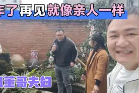再见刘姐董哥夫妇就像见到亲人一样，带我们去吃饭还偶遇一位粉丝视频封面