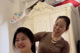 熙妈坐月子二十几天没洗头 都发臭了 婆婆贴心给烧艾草姜水洗一洗