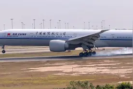 我国三大航的飞机上演精彩降落着地瞬间视频封面