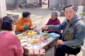 丈母娘给女婿过生日，侯哥说有妈就是不一样，不是亲妈胜似亲妈视频封面