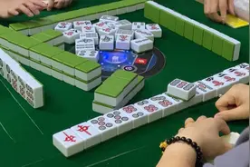红中麻将爆炸马，搞笑视频，三个女托尼打麻将，自摸都可以打出去视频封面