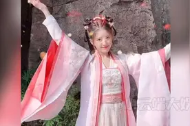 赵露思，一位把短视频平台当作朋友圈的宝藏女孩，这也太宠粉了吧