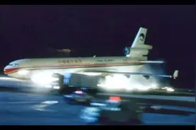 《紧急迫降》— 我国首部根据真实空难事件改编的电影，像纪录片