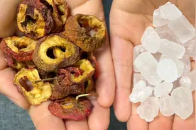 山楂和冰糖这样泡水喝，没想到好处这么多，解决男男女女的大烦恼视频封面