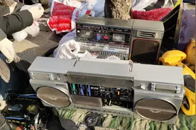 旧物市场，收一个夏普575和夏普800收录机共400元，付钱转身就跑视频封面