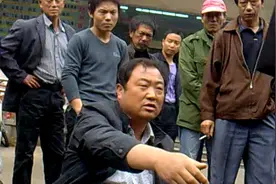 12年冒险偷拍，江湖骗子会气功徒手扮断鹅卵石，半小时骗八百，上