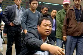 12年冒险偷拍，江湖骗子会气功徒手扮断鹅卵石，半小时骗八百，上