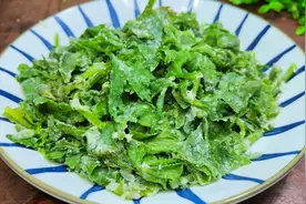 芹菜叶别再扔了，85岁奶奶经常这样吃，三高平稳身体棒，超解馋视频封面