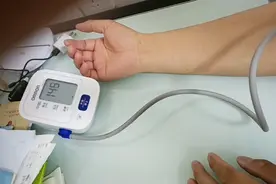 欧姆龙血压计返厂校准回来，测量的血压。大家看看怎么样！准吗？视频封面