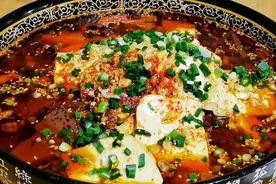 一周做多次的水煮蔬菜，香辣入味又开胃，汤鲜下饭，上桌特受欢迎