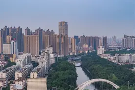 江西省GDP超陕西省，江苏省GDP超广东省，哪个更容易实现？