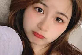 河南女大学生一周穿搭，快来数数苑胖子换几个发型？羊毛卷丑哭了视频封面