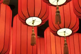 酒泉东方广场庆元宵佳节火树银花烟花盛大开始。视频封面
