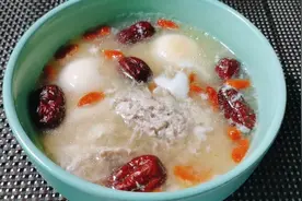 我老婆脸色暗黄会经常喝这个汤调理，一周喝三次，脸色好红润