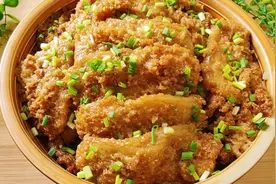 农村媳妇教你粉蒸肉的家常做法，口感软糯清香，肥而不腻太好吃了视频封面