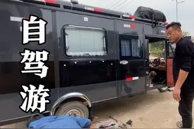 全封闭电动三轮车自驾游 每天跑100公里只用10块钱 这也太省钱了视频封面