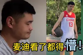 这小伙不但长得像姚明，甚至还模仿起了“姚鲨大战”视频封面