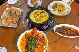 大厨分享年夜饭海鲜大餐，六种海鲜做法教程，过年做给家人吃吧！视频封面