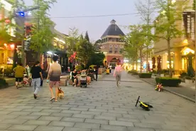 上海青浦商业广场男女不雅性动作雕相，引起不满后，目前还在吗？视频封面