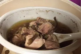 家里有三高的，鹿茸菇炖鸡汤，养生降脂，孩子喝增强免疫力！鲜美