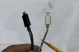 手机充电头根部破皮断裂先别扔，教你个好方法，修好比新的还好用