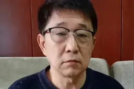 从美女警花张津瑜事件，想到了另一个甜歌大名星杨某莹。