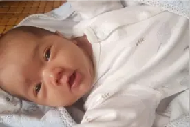 新生儿出生不能做的20件事！爸妈必看宝宝出生第一年千万不能做。