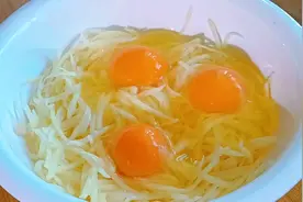 土豆丝加鸡蛋没想到这么好吃，孩子隔三差五吵着要吃，营养又美味视频封面