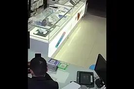 大家注意。这种新型诈骗。用京东白条套现。视频封面