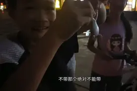 喜欢抓蛤蟆的小孩，真是初生牛犊不怕虎，我看着都害怕😨