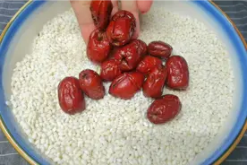 天冷了糯米和红枣是绝配，做法超简单，软糯香甜，大人小孩都爱吃视频封面