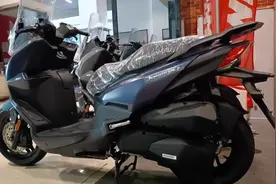 三阳JOymaxF300，标配牵引力控制系统，平脚踏，舒适实用！视频封面