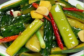 原来腌黄瓜这么简单，全程不到两个小时就能吃，酸甜脆爽，太棒了视频封面