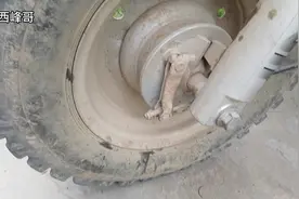 三轮摩托车前轮是选择宽面还是窄轮好，有什么区别呢？视频封面