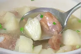 炖萝卜排骨汤时，切记不要焯水，教你一招，汤鲜肉嫩，营养不流失视频封面