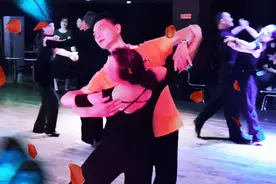 南昌舞厅美女特别多，来此旅游还能找个美女舞伴，旅途一点也不累视频封面