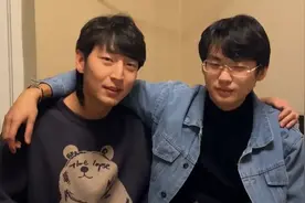 全网最能喝的两兄弟！用半挂拉酒！视频封面