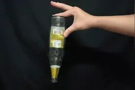 打赌小技巧：用两个手指能提起一瓶啤酒，怎么做呢？视频封面