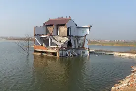 航拍阜阳市颍上塌陷区，漂浮在水里的村庄视频封面