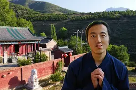 山西1600年道观，3个大学生道士竟守护着9条龙，为何一直不下山？视频封面