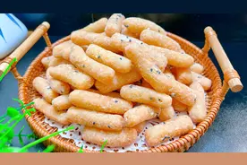 家里有白糖和糯米粉，教你做香酥“江米条”，过年必备比买的好吃视频封面