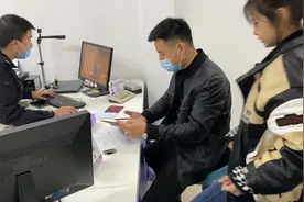 二胎7个月了还没有上户口，浩哥为了选个好身份证号码等到天黑视频封面