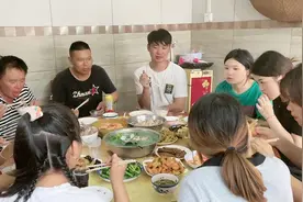 团圆佳节小黑四姐弟回家陪父母吃团圆饭，其乐融融的氛围真难得视频封面