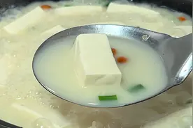 鲫鱼豆腐汤怎样做才汤汁浓白又鲜美，大厨教你诀窍，2分钟学会视频封面